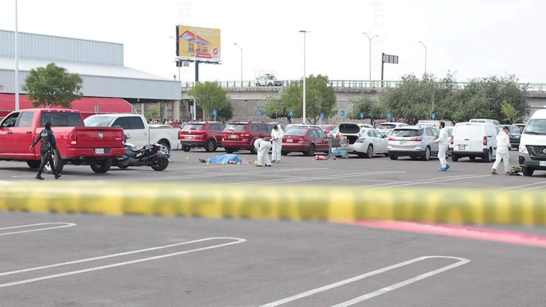 crimen en estacionamiento